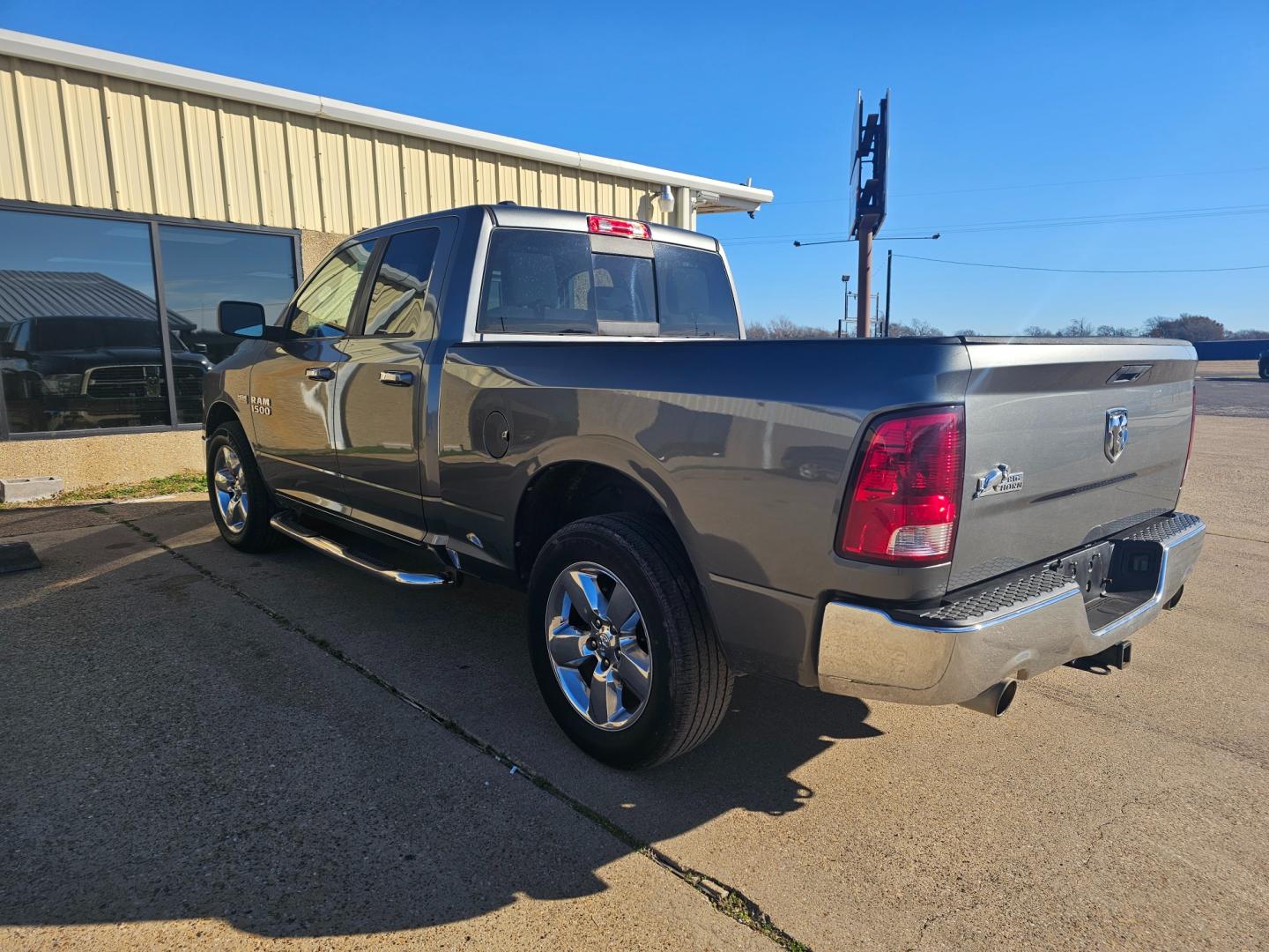 2013 GRAY RAM 1500 SLT Quad Cab 2WD (1C6RR6GT1DS) with an 5.7L V8 OHV 16V engine, 6-Speed Automatic transmission, located at 533 S Seven Points BLVD, Seven Points, TX, 75143, (430) 255-4030, 32.313999, -96.209351 - Photo#3